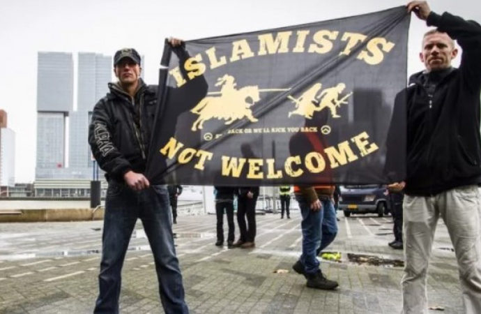 Aşırı sağcı Pegida’nın iftar saati cami önünde ‘domuzluk’ planı