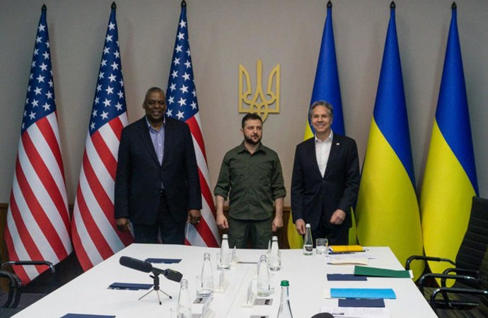Amerikalı Bakanlar Kiev’de Zelenski ile görüştü