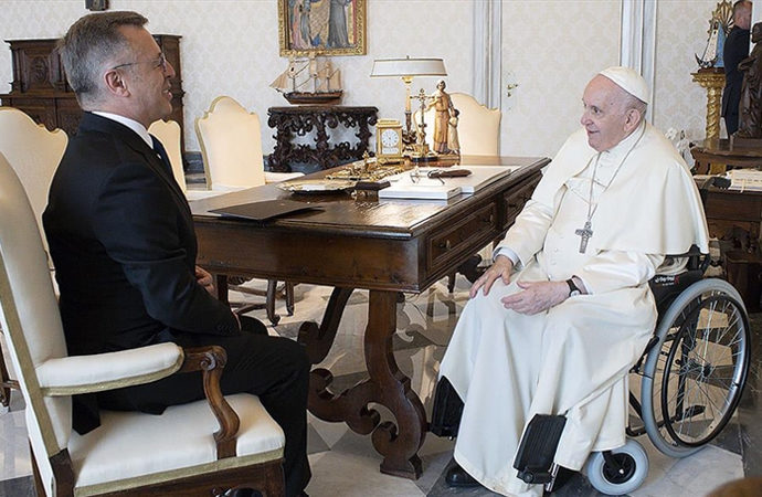 Papa, Türkiye büyükelçisi ile 25 dakika görüştü
