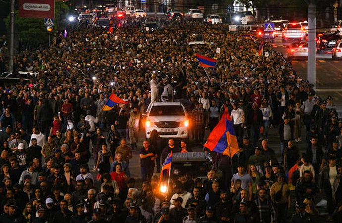 Ermenistan’da neler oluyor?