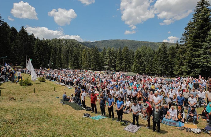 Bosna’da düzenlenen Ayvaz Dede şenliği kılınan öğle namazıyla sona erdi