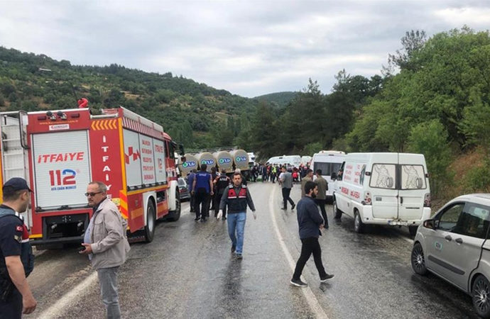 Balıkesir’den acı haber: Trafik kazasında 7 kişi hayatını kaybetti