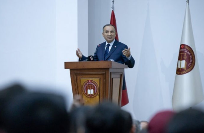 Bozdağ: Aklınızı ve vicdanınızı hiçbir ideolojiye tahsis etmeyin!