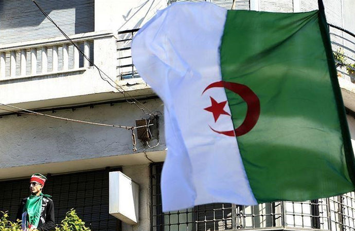 Cezayir’de bir televizyon kanalı kapatıldı