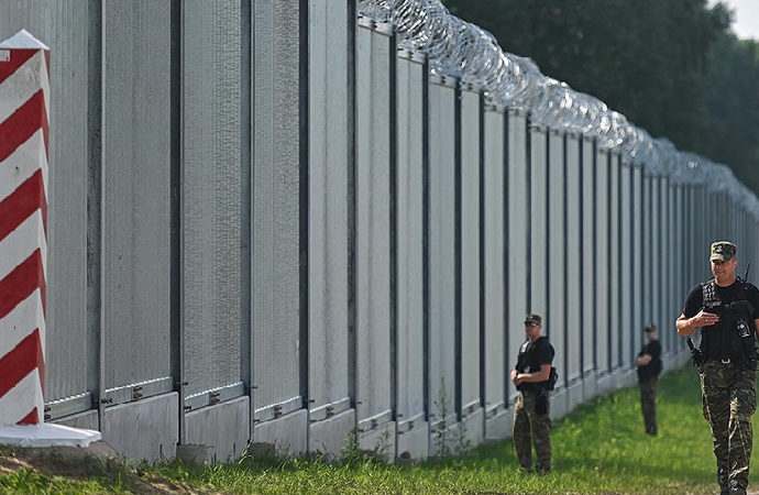 Polonya, Belarus sınırına çelik duvar çekti