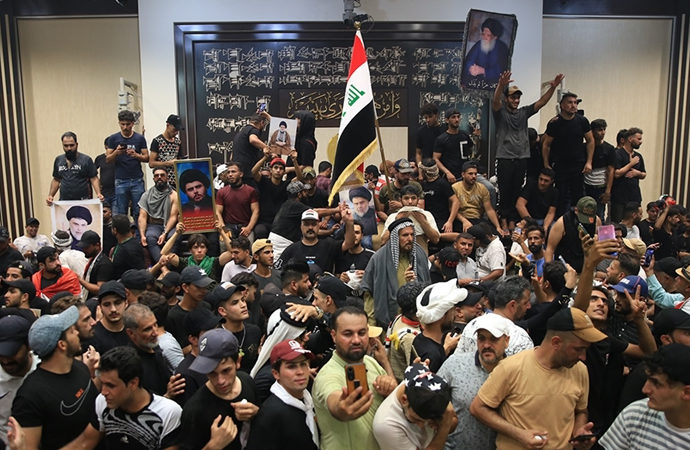 Irak Meclisi’nde oturumlar askıya alındı, Cumhurbaşkanı diyalog çağrısı yaptı