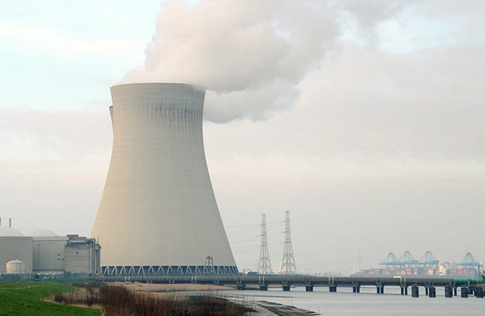 Japonya yeniden nükleer santrallere yöneldi