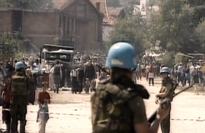 Hollandalı Bakan, Srebrenitsa’da özür diledi