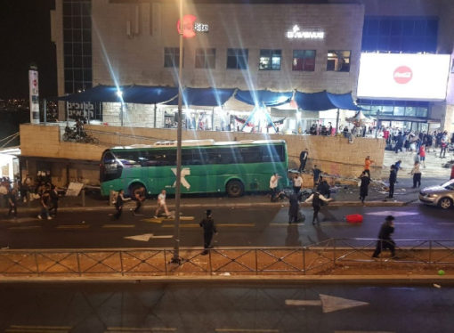 Kudüs’te bir otobüs kontrolden çıktı, yayalara çarptı