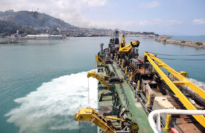 Trabzon Limanında dip taramasında 100 ton çöp çıktı