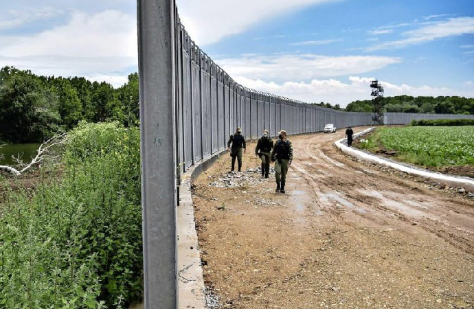 Yunanistan’dan Türkiye sınırına çelik duvar