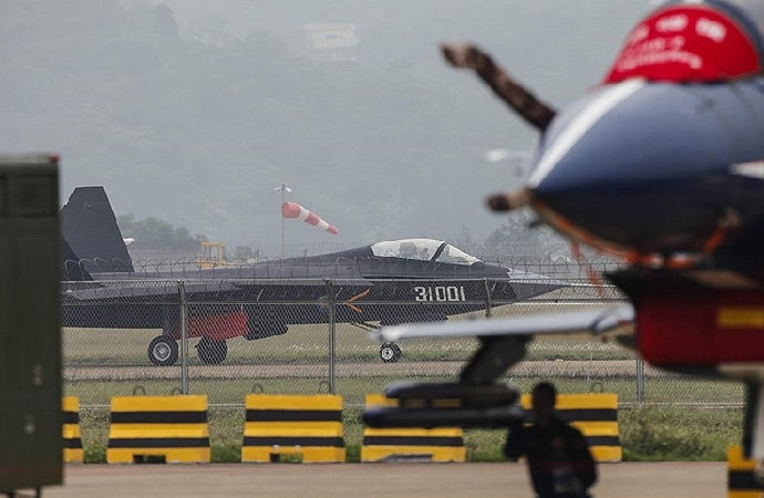Çin’e ait 27 savaş uçağı Tayvan hava sahasında