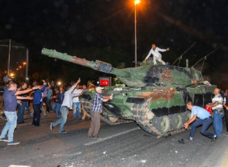 Komplo Teorileri ve Savrulmalar Arasında  15 Temmuz Muhasebesi