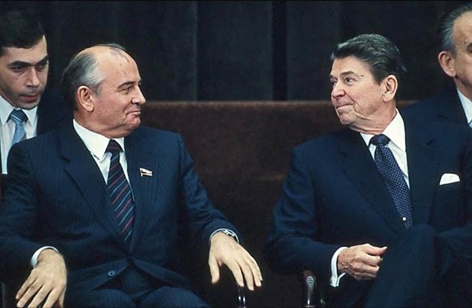 ‘Gorbaçovlar Batı’nın kendilerine vaat ettikleri uygulamaları kapalı gözlerle kabul ettiler’