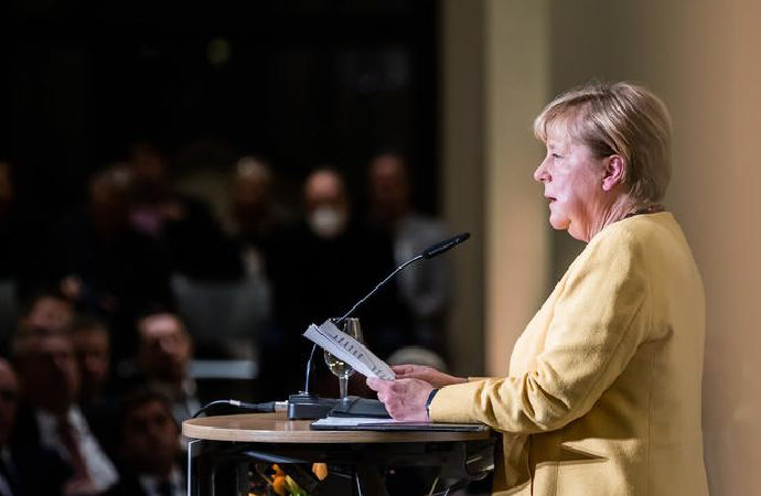 Merkel: Putin’in sözleri ciddiye alınmalı