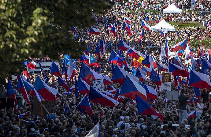 Çekya’da 70 bin kişilik hükümet protestosu