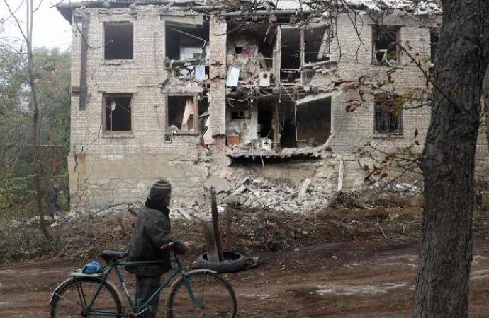 Ukrayna, Rusya’nın ilhak ettiği şehri vurdu