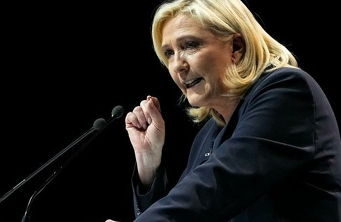 Le Pen: Radikal söylemde bulunan bütün Müslümanlar sınırdışı edilmeli
