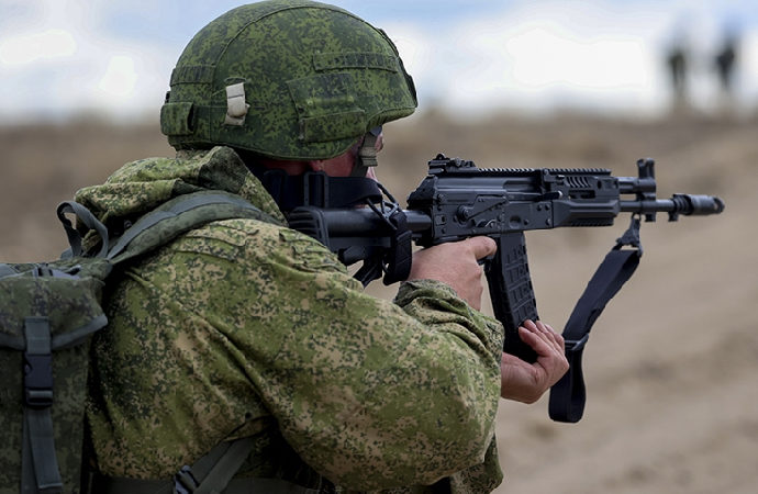 Rusya’da askeri eğitim sahasına silahlı saldırı