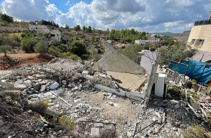 ‘İsrail, Filistinlileri zorla göç ettirmek için evlerini yıkıyor’
