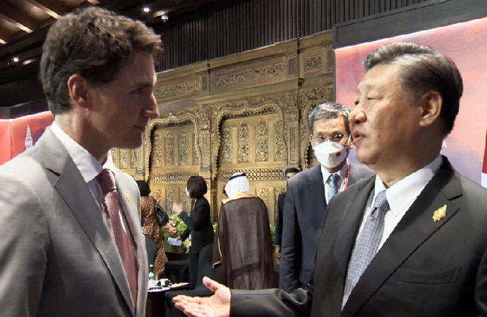 Çin Devlet Başkanı ile Kanada Başbakanı ayaküstü tartıştı