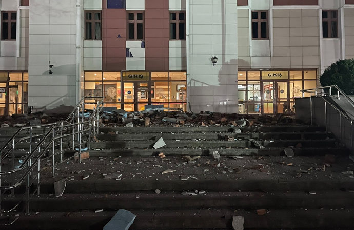 Düzce Gölyaka’da 5,9 büyüklüğünde deprem