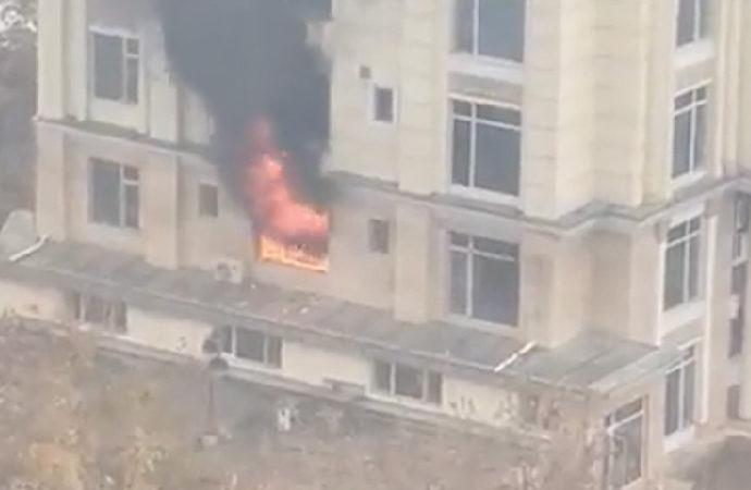 Kabil’de Çinlilere ait bir otele silahlı ve bombalı saldırı