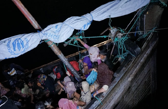 9 gündür denizde mahsur Arakanlı Müslümanlar için acil yardım talebi