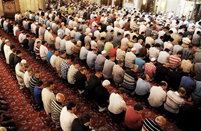 İslam toplumunda hayata yön veren mekânlar: Camiler