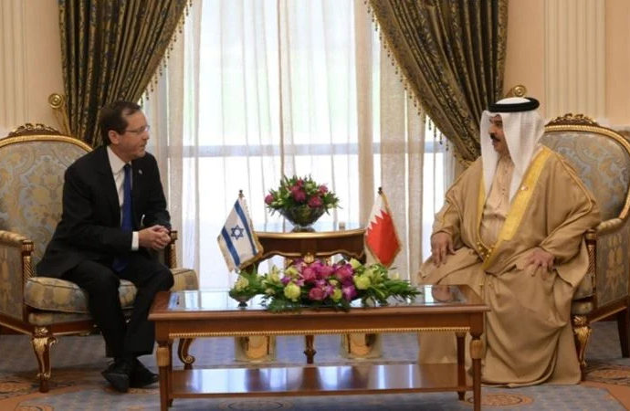 İşgal rejiminin cumhurbaşkanı Bahreyn’i ziyaret etti