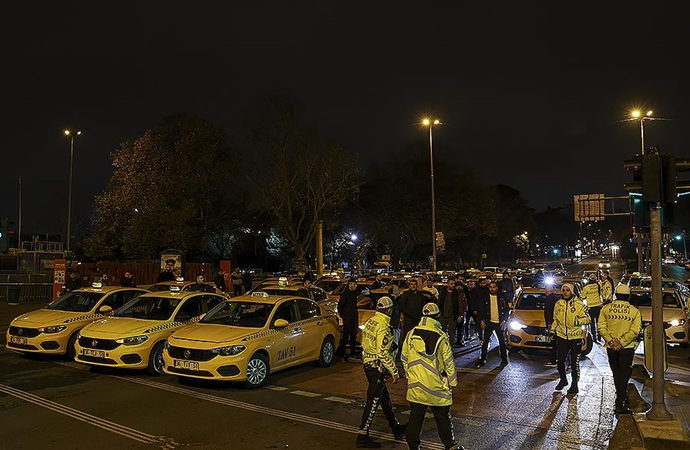 İstanbul’da taksi tartışması devam ediyor