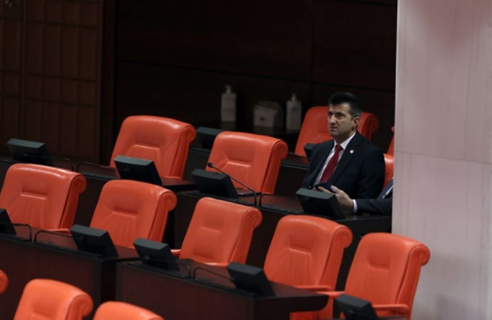 ‘Çiçeği burnunda’ AKP’li Çelebi’ye Meclis’te sert tepkiler