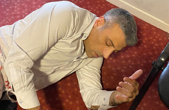 Yenilik Partisi Genel Başkanı bacağından bıçaklandı