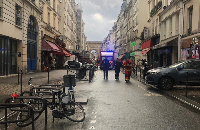 Paris’te silahlı saldırı: 3 ölü