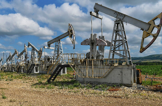 AB devletleri, Rus petrolüne 60 dolar tavan fiyat uygulanmasında anlaştı