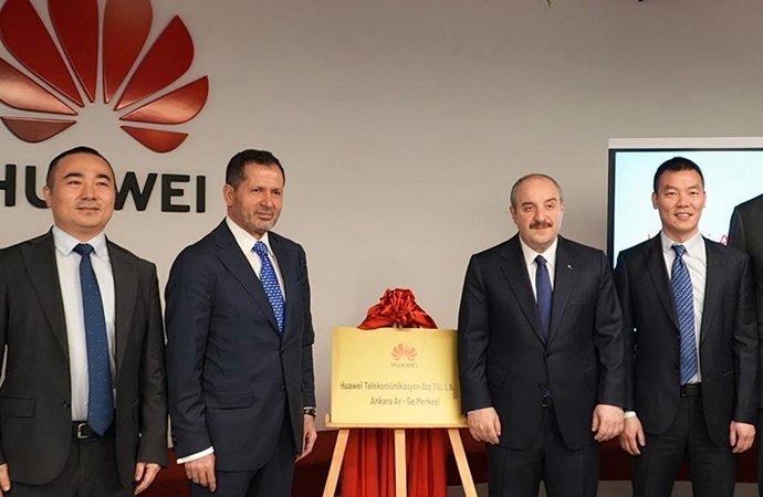 Çinli Huawei’nin ikinci AR-GE merkezi açılışını Bakan Varank yaptı