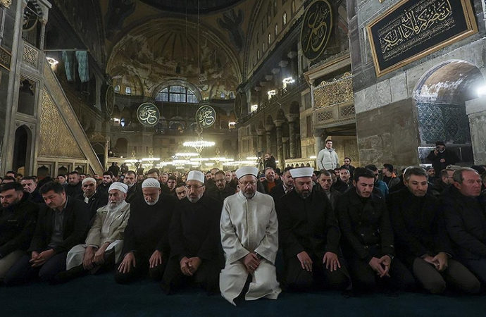 Ayasofya’da sabah namazı kılındı