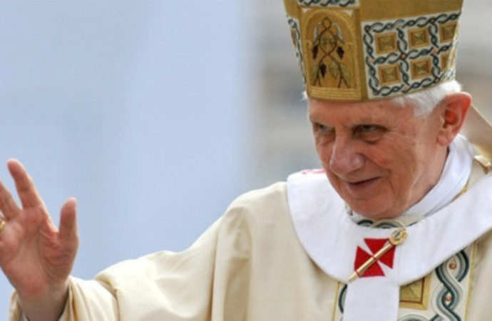 Vatikan, eski Papa Benedictus’un öldüğünü duyurdu