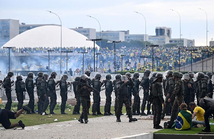 Brezilya’da Meclis ve Yüksek Mahkeme baskını