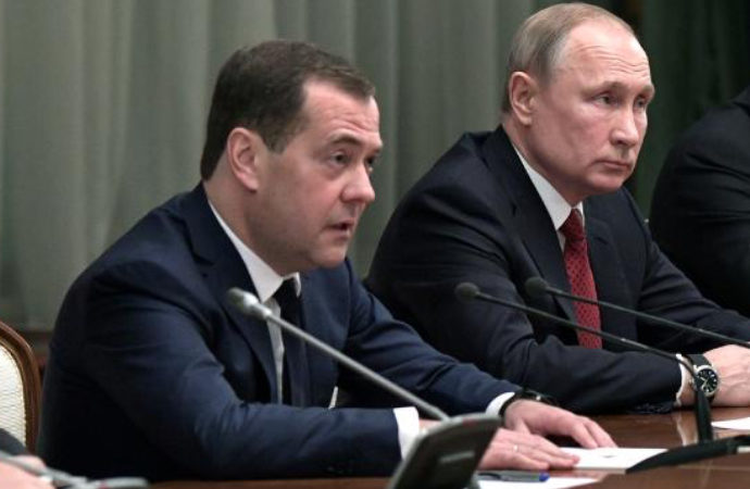 Medvedev: Alman Bakanın bu kadar aptal olması harika değil mi?