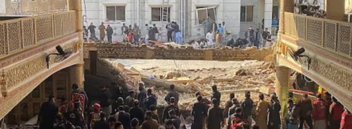 Pakistan’da bir camiye kanlı saldırı