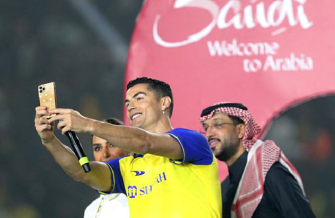 Ronaldo’yu transfer eden Suudiler ne hedefliyor?