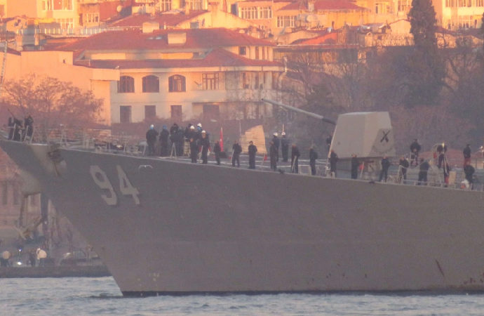 Amerikan savaş gemisi İstanbul boğazına demirledi