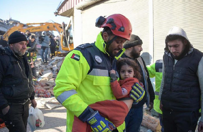 18 Arap ülkesinden Türkiye ve Suriye’ye yardımlar sürüyor