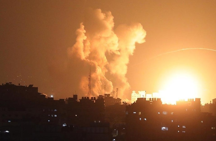 İşgalci İsrail, Gazze’de Hamas’a ait bir noktaya saldırdı