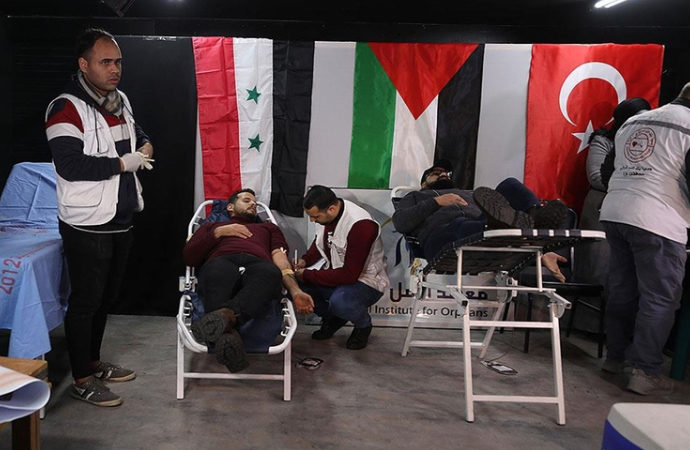 Gazze’de, Türkiye ve Suriye için kan bağışı kampanyası