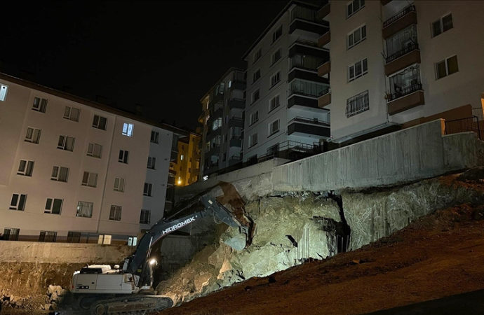 Ankara Mamak’ta iki bina boşaltıldı