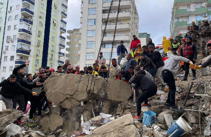 İngiliz deprem uzmanı: Türkiye’de ‘en kötü senaryo’ yaşandı