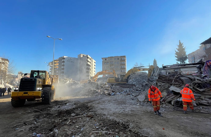 ’24 saatten kısa sürede bu kadar büyük iki deprem neredeyse eşi benzeri görülmemiş bir olay’