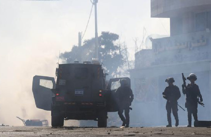 İsrail askerleri camiye sığınan Filistinlileri hedef aldı